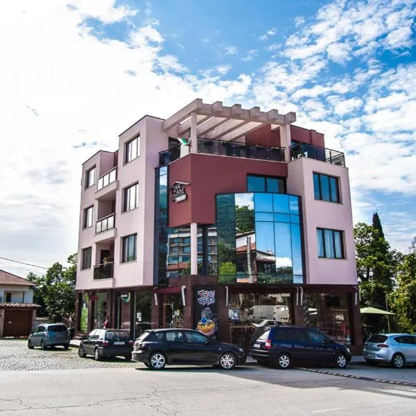 Family Hotel Pak Tam, hotell i Karlovo