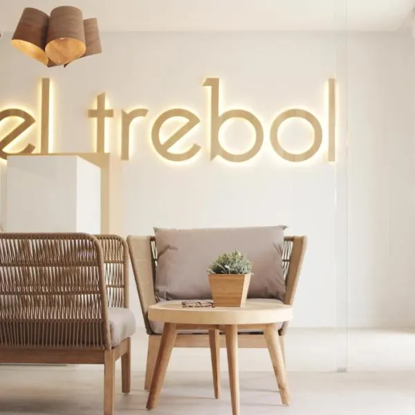 El Trebol Bar & Hotel Only Adults，卡沃內拉斯的飯店