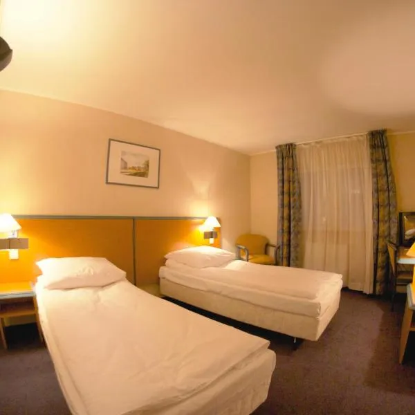 Hotel TenisHouse, hotel v destinaci Marki