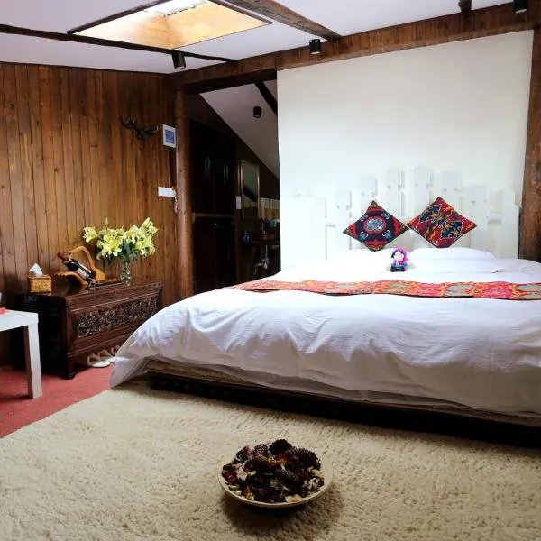 Shangri-La mid - mountain homestay, hotel in Shangri-La