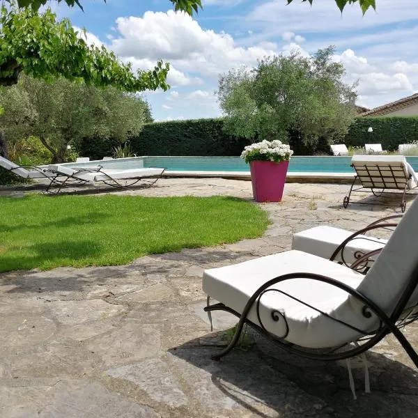 La Bastide des Mûriers, hotel in Saint-Just-et-Vacquières