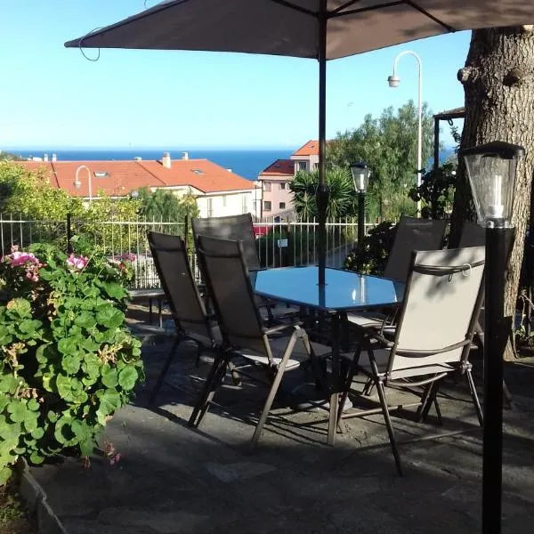 Appartamento con giardino privato, hotel v destinácii Santo Stefano al Mare