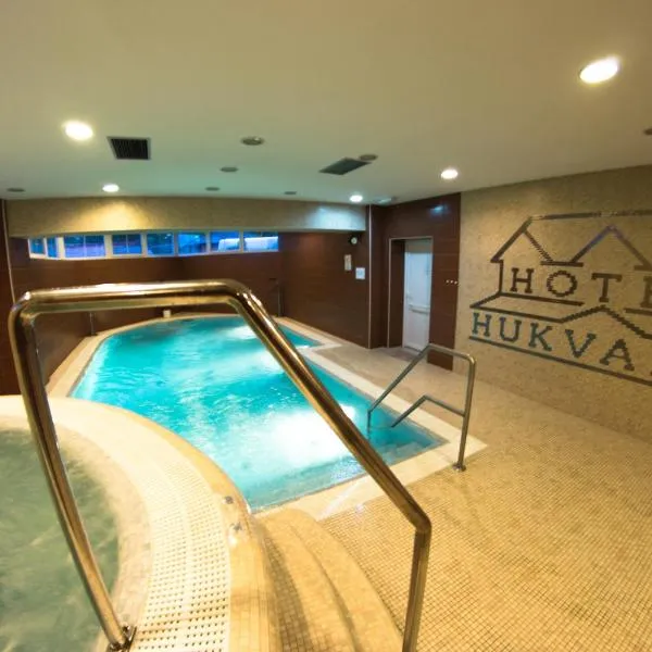 Wellness Hotel Hukvaldy POLOPENZE A WELLNESS V CENĚ, hotel en Kopřivnice