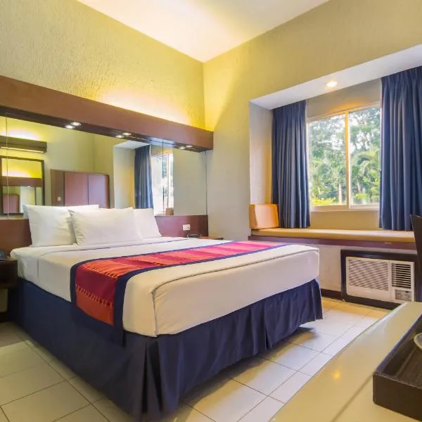 Microtel by Wyndham Eagle Ridge, hotel em Trece Martires