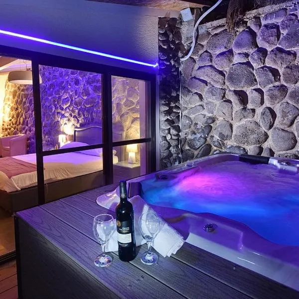בקתה מקום טוב באמצע, hotel en Kinneret
