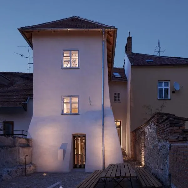 Štajnhaus, hotel Mikulovban