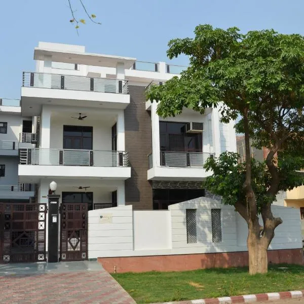 The Abodes House: Greater Noida şehrinde bir otel