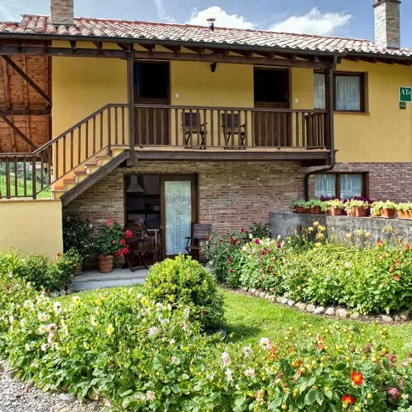 Apartamentos Rio Tabardin، فندق في Llano-Con