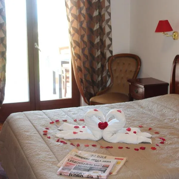 Residence Hotel Torresilvana، فندق في فييستي