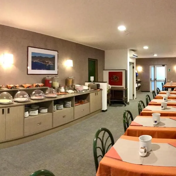 Hotel Palme, מלון במונטרוסו אל מארה
