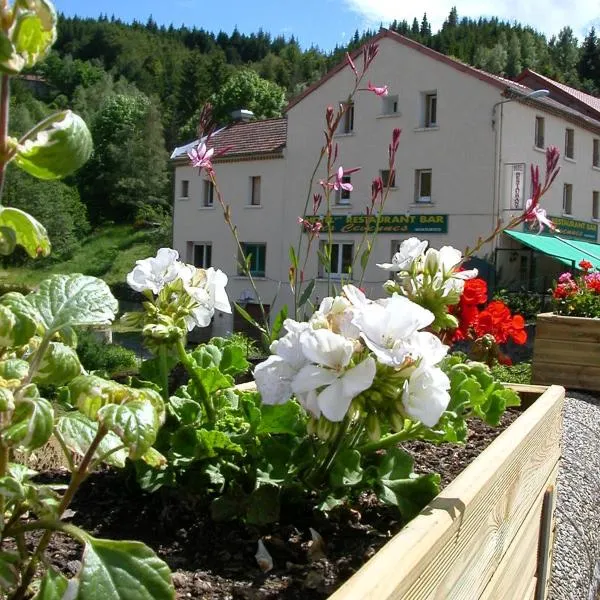 Logis Hôtel Restaurant Les Cévennes, hotel v destinaci Saint-Cirgues-en-Montagne