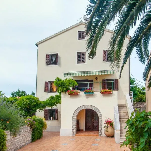 Family House Lana, hotel v destinaci Osor