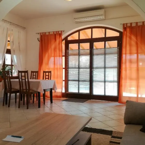 Apartment Sandra, hotel in Umag