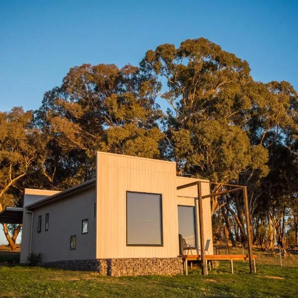 Dragonfly Cottages, hotel in Orange