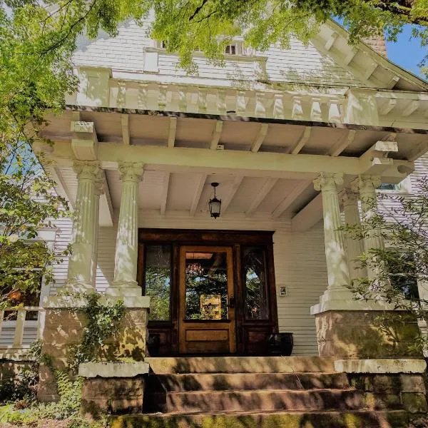 Evermore Guesthouse, hotel in Portland