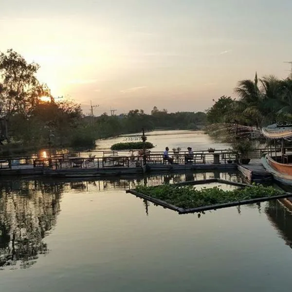 Country Lake View Hotel, hotelli kohteessa Suphan Buri