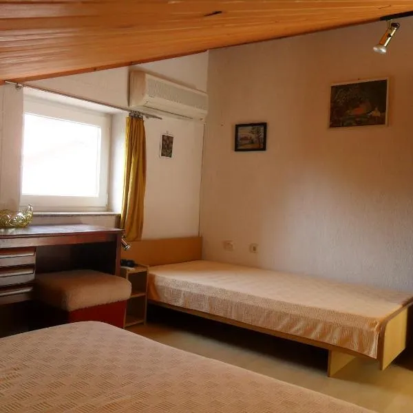 Apartments Simpa, hotel di Njivice