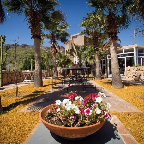 Cortijo de la Media Luna, hotel Los Gallardosban