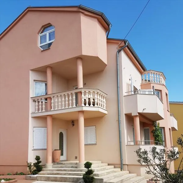 Viesnīca Apartments Suzana pilsētā Novi Vinodolski