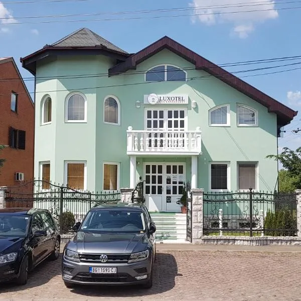 Guest House Luxotel, hotel di Zrenjanin