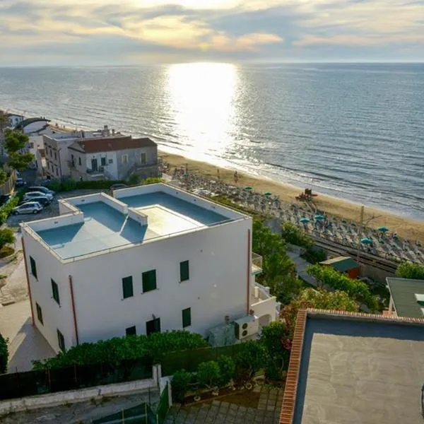 Villa Nettuno, hotel v destinaci San Menaio
