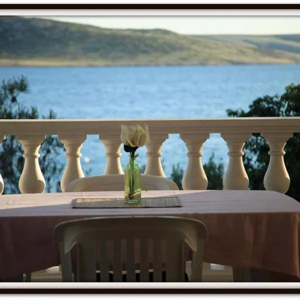 Villa Marijana-Direktno na moru, hotel v destinaci Seline