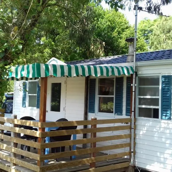 Camping Les Peupliers, hotel in Saint-Père-en-Retz