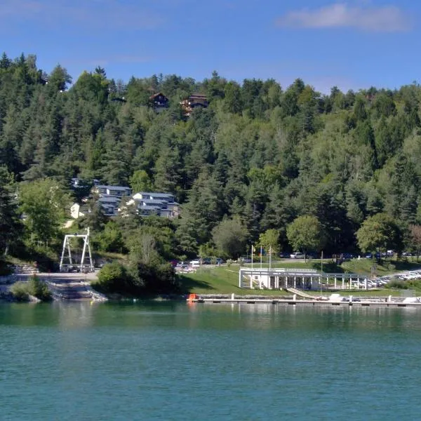 VVF Jura Lac de Vouglans, hôtel à Maisod