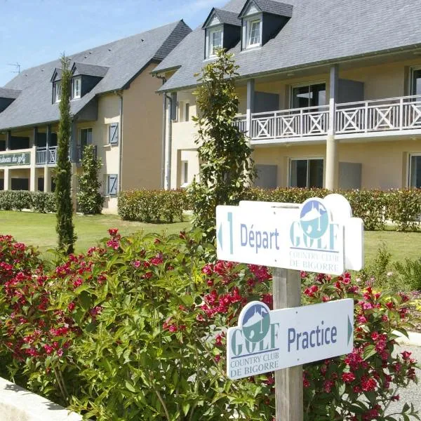 Le Domaine du Golf Country Club de Bigorre, מלון בPouzac