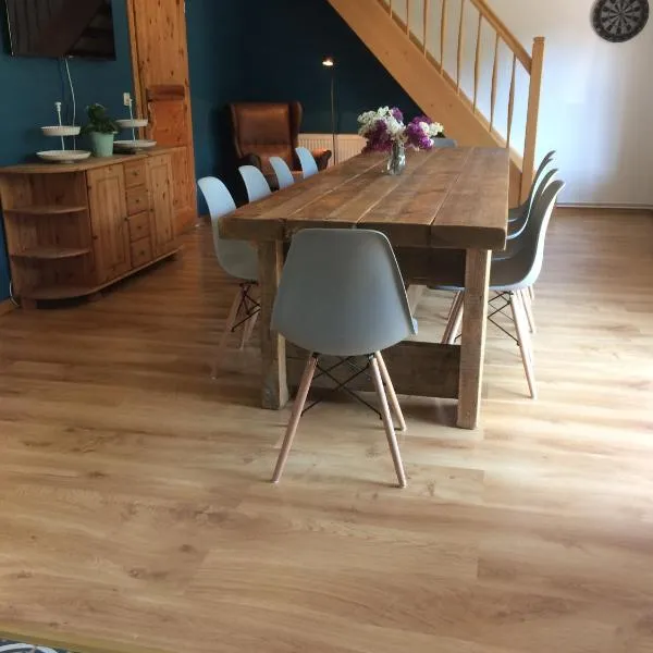 Ferienhaus LOOP IN, hotel in Ribnitz-Damgarten