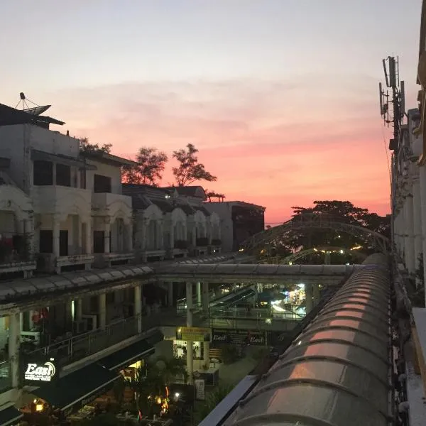 Cafe de Paris, hotel in Patong Beach