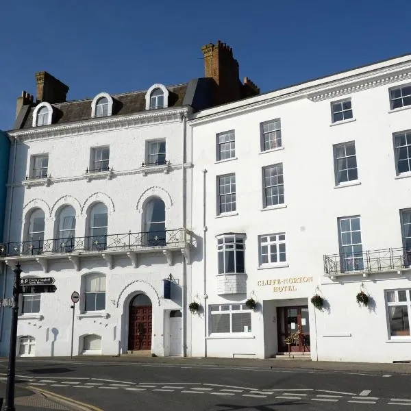 Cliffe Norton: Tenby şehrinde bir otel