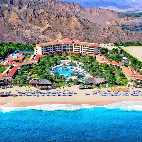 Fujairah Rotana Resort & Spa - Al Aqah Beach, отель в Аль-Аке