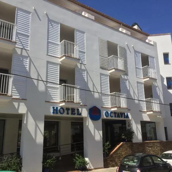 Hotel Octavia، فندق في كاداكيس