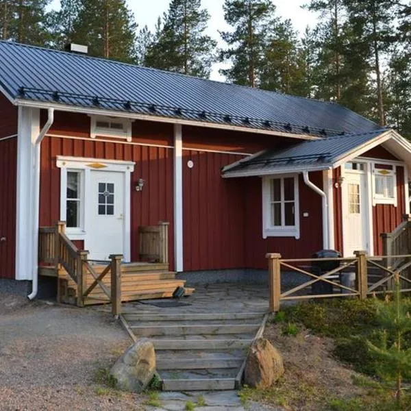 Ahmalammen mökkikylä, hotel in Paukko