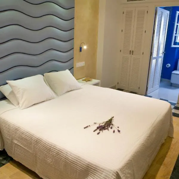Hostal El Alojado de Velarde, hotel v destinaci Conil de la Frontera
