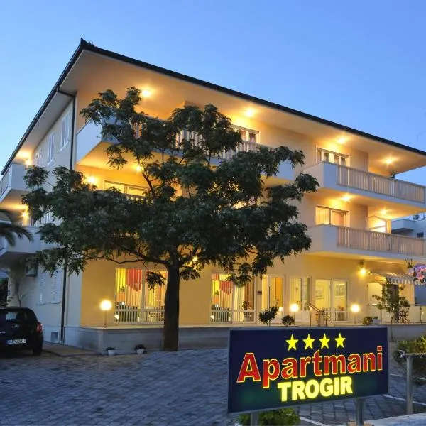 Apartmani Trogir، فندق في Prapatnica