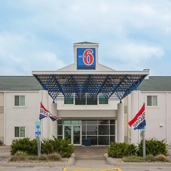 Motel 6-Grand Island, NE, khách sạn ở Doniphan