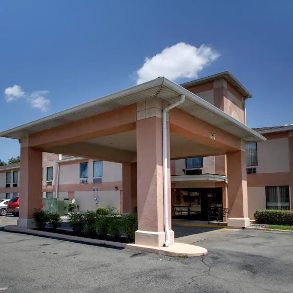Key West Inn - Baxley、Baxleyのホテル