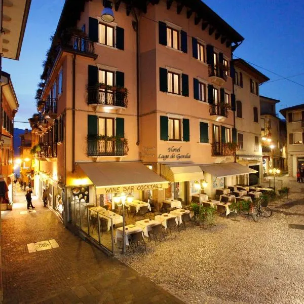 Hotel Lago Di Garda、アセンサ・ディ・ブレンソーレのホテル
