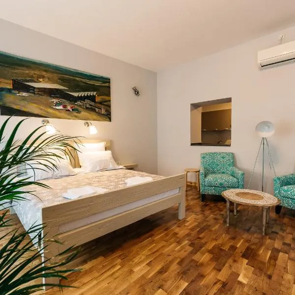 YellowBoot Aparthotel, hotel in Sibiu