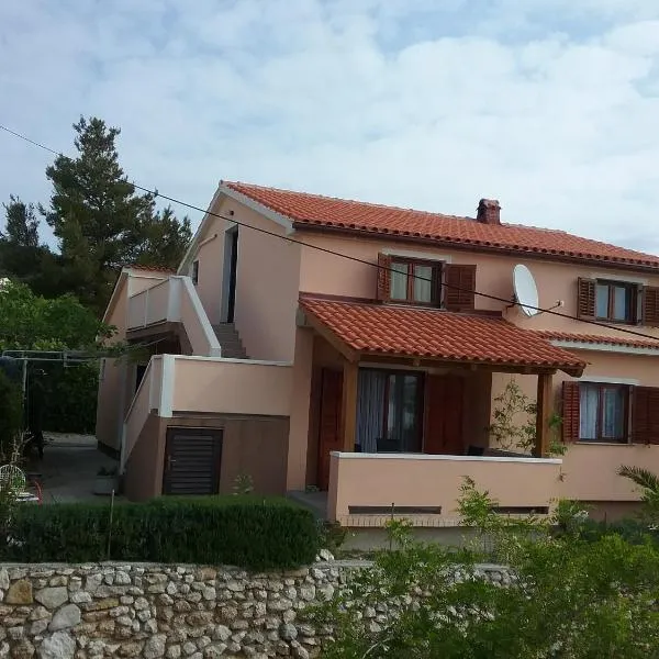 Apartment Mijo, hotel v Rabe