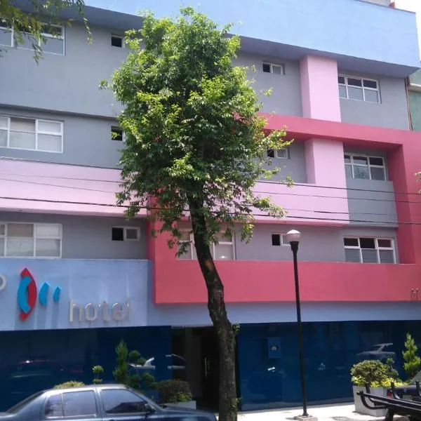 Hotel H - Eco Adults Only، فندق في مدينة ميكسيكو