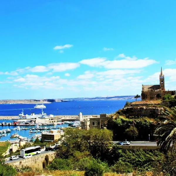 Seaview Luxury Penthouse with Shared Swimming Pool, hotel v destinaci Għajnsielem