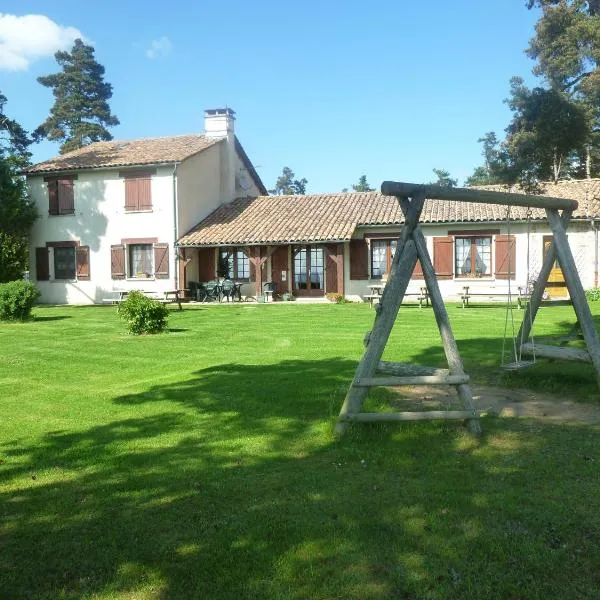 Auberge les Volpilières, מלון בVédrines-Saint-Loup