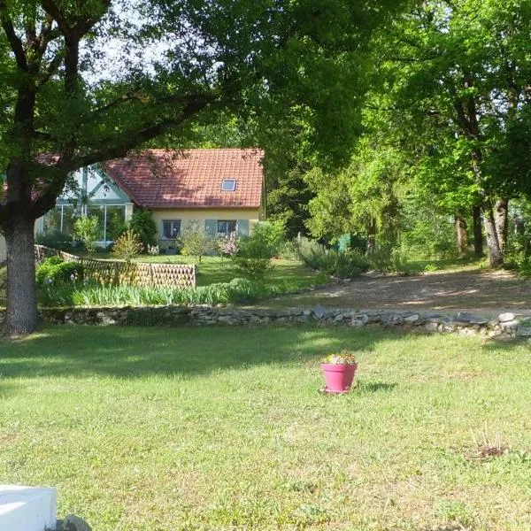 Le nid de mésanges, hotel Chauffour-sur-Vell városában