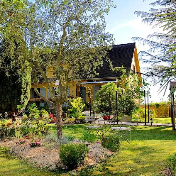 Au Jardin de Lisa, hotel in La Ferté-Bernard