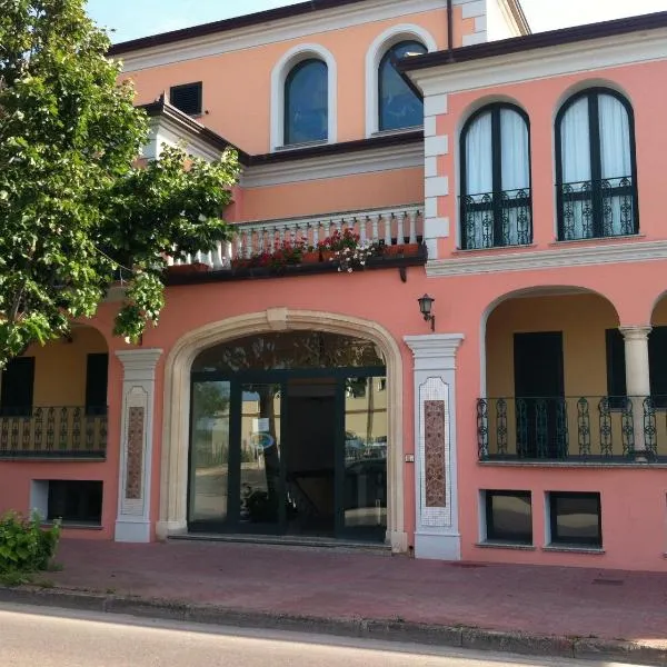Residence Marina Palace, hotel v Orosei