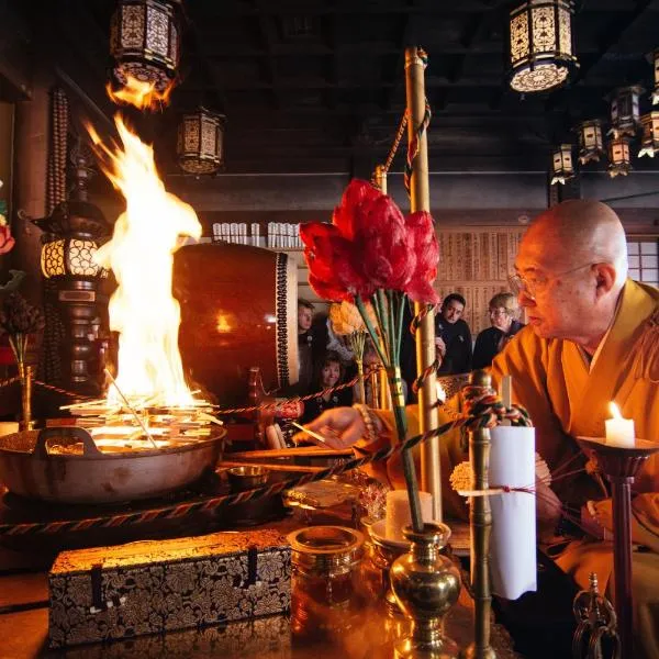 高野山 宿坊 熊谷寺 -Koyasan Shukubo Kumagaiji-, hotel v destinaci Kojasan