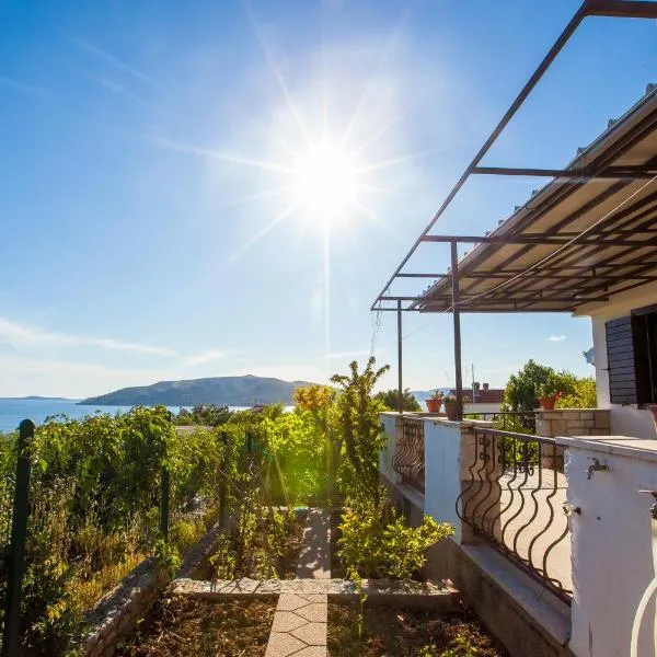 Villa Petar, hotel in Okrug Donji
